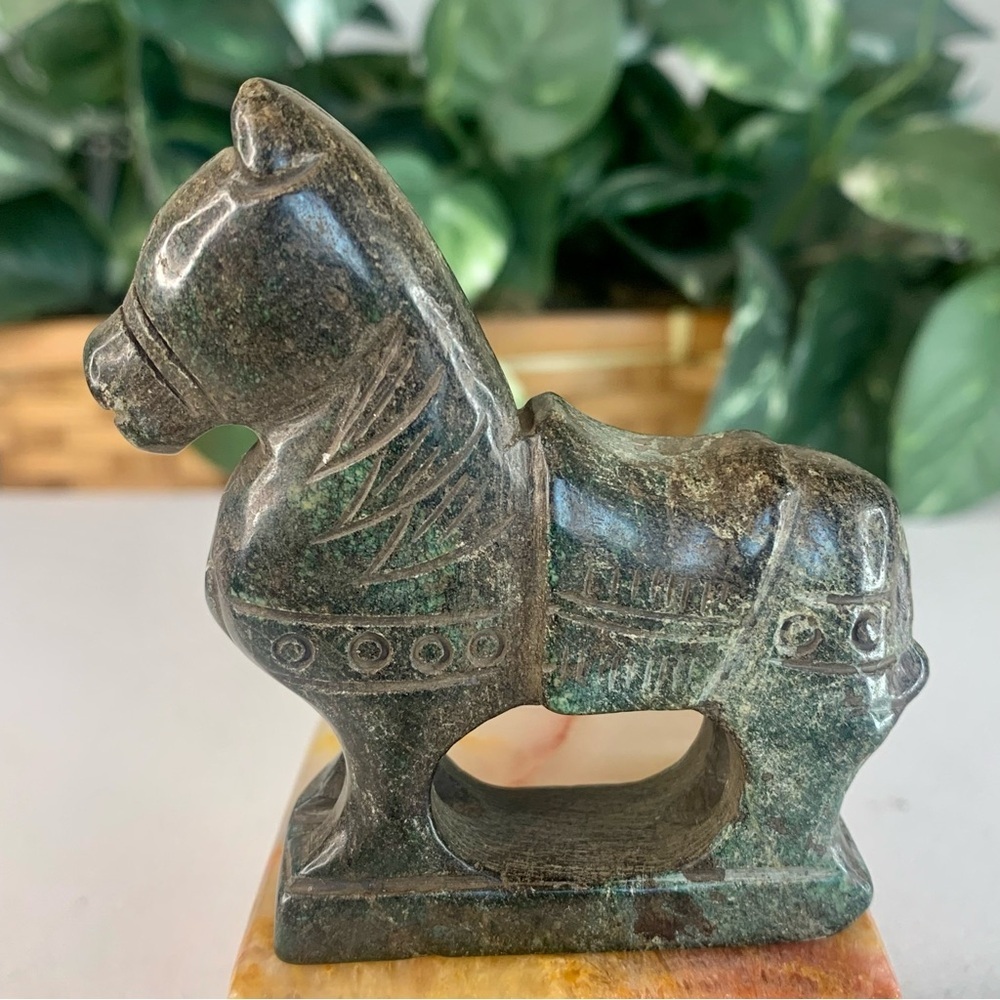 Chinese Jade Stone Wealth Horse Figurine Carved Animal Figure Pony Statue 3"x3"